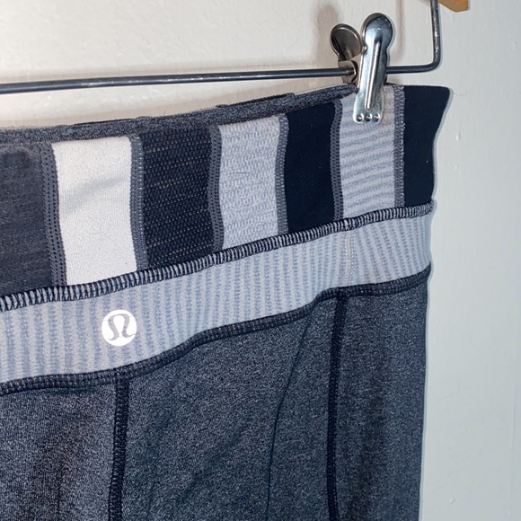 lululemon athletica Pants - 🌷Adorable Grey Lululemon flair reversible leggings with pattern on top!
